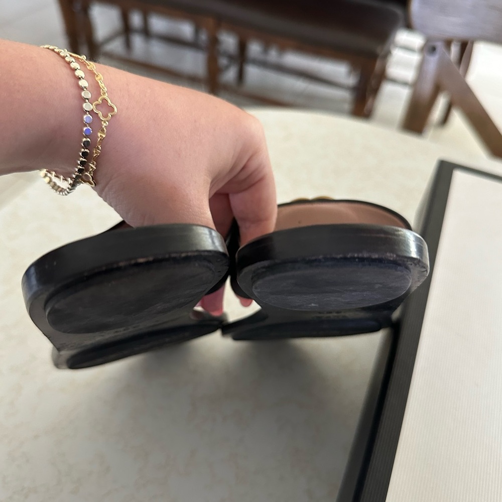 Gucci Leather Thong Sandal with Double G - Picture 6 of 7